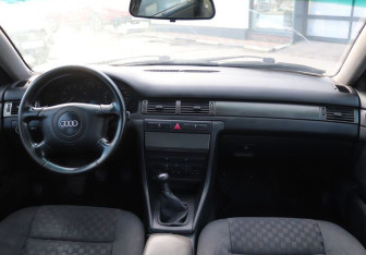 Подержанный автомобиль Audi A6 Sedan 2000 года (14 фото)