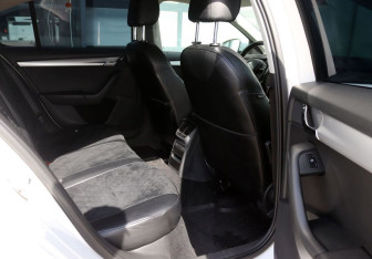 Подержанный автомобиль Skoda Octavia Liftback 2014 года (12 фото)