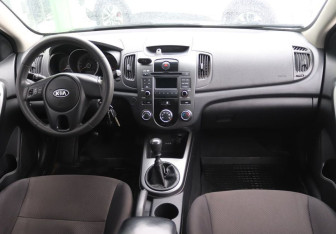 Подержанный автомобиль Kia Cerato Sedan 2010 года (14 фото)
