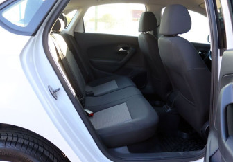 Подержанный автомобиль Volkswagen Polo Sedan 2014 года (12 фото)