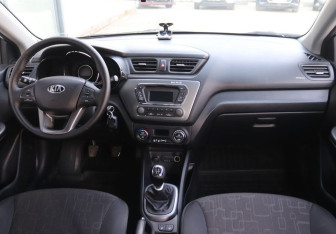 Подержанный автомобиль Kia Rio Sedan 2013 года (15 фото)