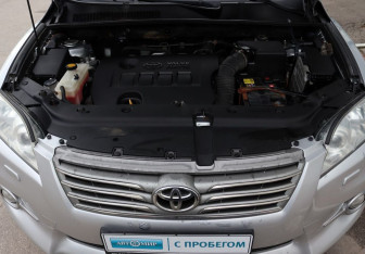 Подержанный автомобиль Toyota RAV4 2011 года (15 фото)