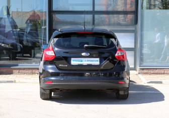 Подержанный автомобиль Ford Focus Hatchback 2013 года (5 фото)