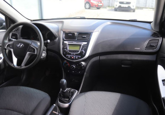 Подержанный автомобиль Hyundai Solaris Sedan 2013 года (14 фото)