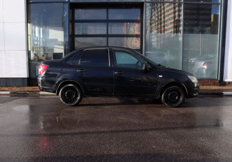 Подержанный автомобиль LADA (ВАЗ) Granta Sedan 2013 года (6 фото)