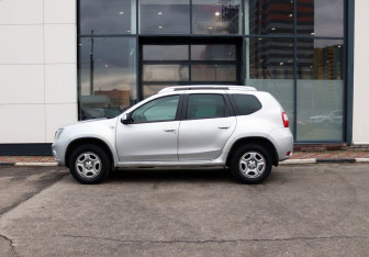 Подержанный автомобиль Nissan Terrano 2017 года (2 фото)