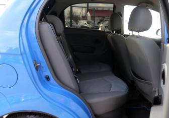 Подержанный автомобиль Chevrolet Spark 2006 года (12 фото)