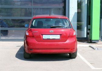Подержанный автомобиль Kia Ceed Hatchback 2012 года (4 фото)