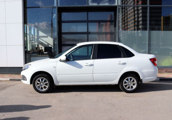 Подержанный автомобиль LADA (ВАЗ) Granta Sedan 2020 года (2 фото)