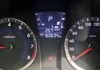 Подержанный автомобиль Hyundai Solaris Hatchback 2012 года (17 фото)