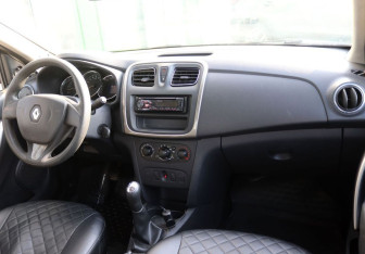 Подержанный автомобиль Renault Logan Sedan 2015 года (11 фото)