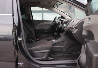 Подержанный автомобиль Chevrolet Aveo Sedan 2012 года (12 фото)
