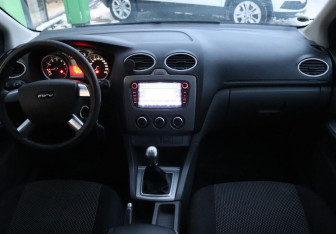 Подержанный автомобиль Ford Focus Hatchback 2009 года (14 фото)