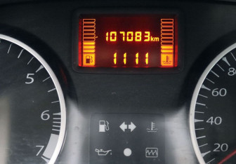 Подержанный автомобиль Renault Duster 2013 года (17 фото)