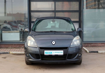 Подержанный автомобиль Renault Scenic 2009 года (8 фото)