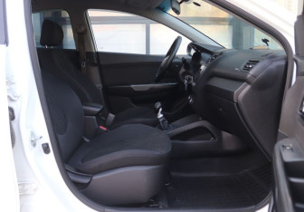 Подержанный автомобиль Kia Rio Sedan 2013 года (13 фото)