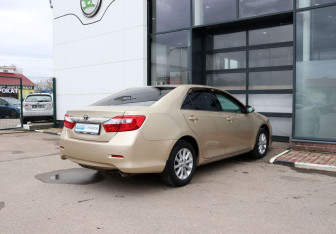 Подержанный автомобиль Toyota Camry Sedan 2013 года (5 фото)