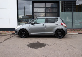Подержанный автомобиль Suzuki Swift Hatchback 2011 года (2 фото)