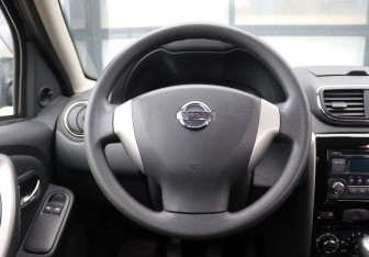 Подержанный автомобиль Nissan Terrano 2014 года (17 фото)