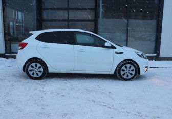 Подержанный автомобиль Kia Rio Hatchback 2016 года (6 фото)