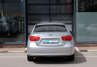 Подержанный автомобиль Hyundai Elantra Sedan 2007 года (4 фото)