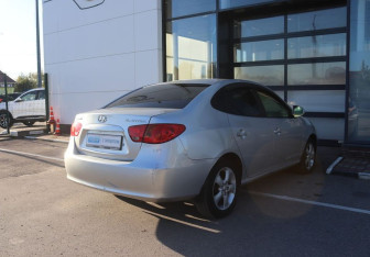 Подержанный автомобиль Hyundai Elantra Sedan 2008 года (5 фото)