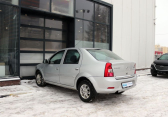 Подержанный автомобиль Renault Logan Sedan 2012 года (3 фото)