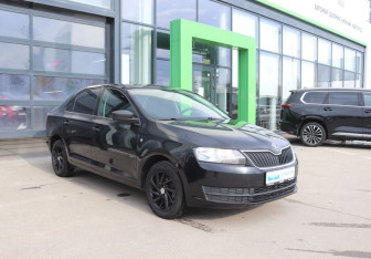Подержанный автомобиль Skoda Rapid Liftback 2015 года (7 фото)