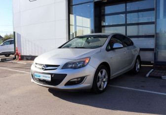Подержанный автомобиль Opel Astra Sedan 2012 года (1 фото)