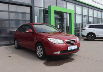 Подержанный автомобиль Hyundai Elantra Sedan 2010 года (7 фото)