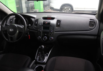 Подержанный автомобиль Kia Cerato Sedan 2011 года (13 фото)