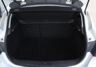 Подержанный автомобиль Opel Astra Hatchback 2011 года (9 фото)