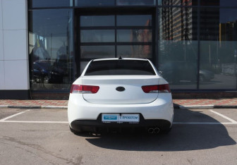 Подержанный автомобиль Kia Cerato Coupe 2011 года (4 фото)