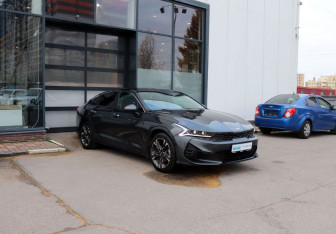 Подержанный автомобиль Kia K5 2021 года (7 фото)