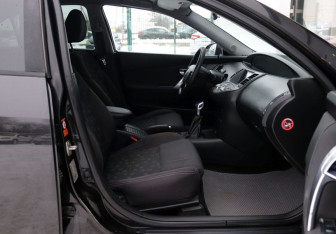 Подержанный автомобиль Nissan Primera Sedan 2007 года (12 фото)