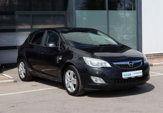 Подержанный автомобиль Opel Astra Hatchback 2011 года (2 фото)