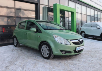 Подержанный автомобиль Opel Corsa 2010 года (7 фото)