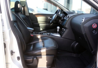 Подержанный автомобиль Nissan Qashqai 2011 года (12 фото)