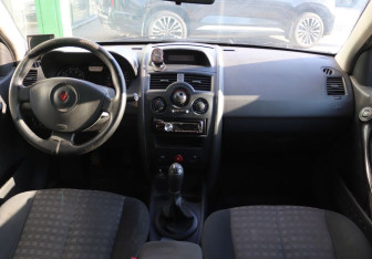 Подержанный автомобиль Renault Megane Sedan 2008 года (14 фото)