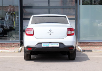 Подержанный автомобиль Renault Logan Sedan 2019 года (8 фото)