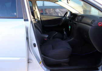 Подержанный автомобиль Toyota Corolla Hatchback 2003 года (13 фото)