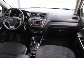 Подержанный автомобиль Kia Rio Sedan 2016 года (13 фото)