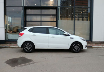 Подержанный автомобиль Kia Rio Hatchback 2016 года (6 фото)