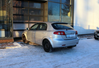 Подержанный автомобиль Chevrolet Lacetti Hatchback 2011 года (3 фото)