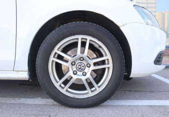 Подержанный автомобиль Volkswagen Jetta Sedan 2012 года (10 фото)