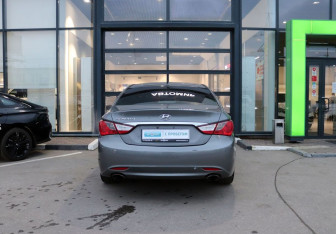 Подержанный автомобиль Hyundai Sonata 2011 года (4 фото)