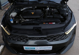 Подержанный автомобиль Kia K5 2021 года (10 фото)