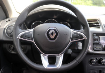 Подержанный автомобиль Renault Logan Sedan 2019 года (13 фото)