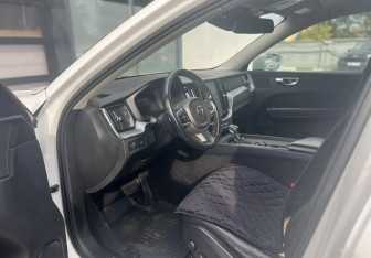 Подержанный автомобиль Volvo XC60 2018 года (13 фото)