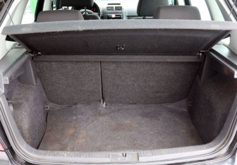 Подержанный автомобиль Volkswagen Polo Hatchback 2004 года (11 фото)